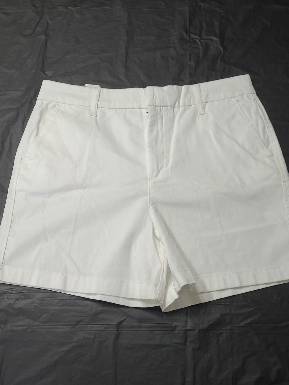 Gloria Vanderbilt women's white mid-rise Stretch Twill chino shorts.